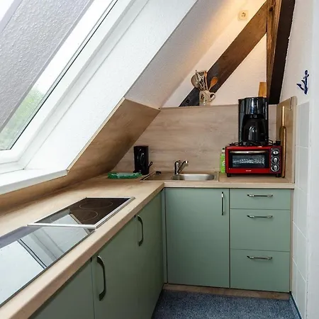 Ferienwohnung-auf-ruegen-fuer-3-erwachsene-und-1-kind-in-schaprode-zi6