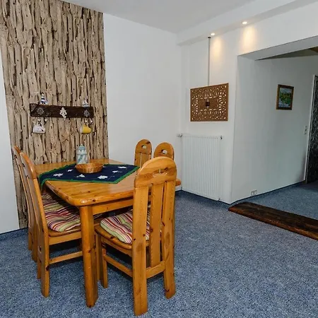 Ferienwohnung-auf-ruegen-fuer-3-erwachsene-und-1-kind-in-schaprode-zi6 Apartmán