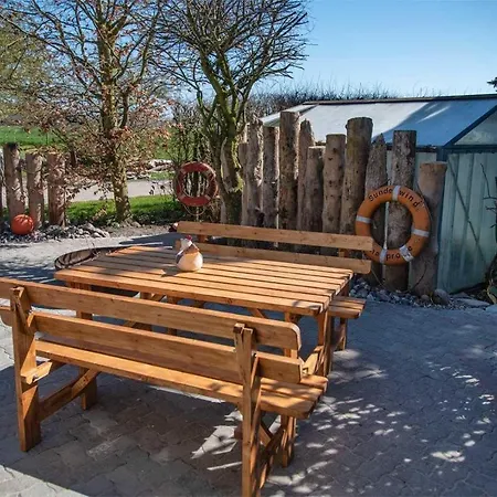 Ferienwohnung-auf-ruegen-fuer-3-erwachsene-und-1-kind-in-schaprode-zi6 *